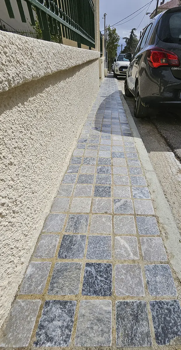 Επένδυση Πεζοδρομίου με μάρμαρο Αλιβερίου Επένδυση Πεζοδρομίου με μάρμαρο Αλιβερίου