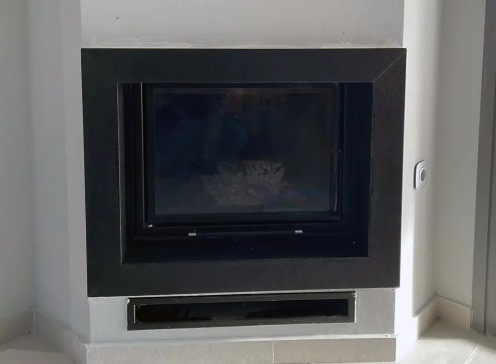 Κορνίζα τζακιού με μαύρο γρανίτη Κορνίζα τζακιού με μαύρο γρανίτη