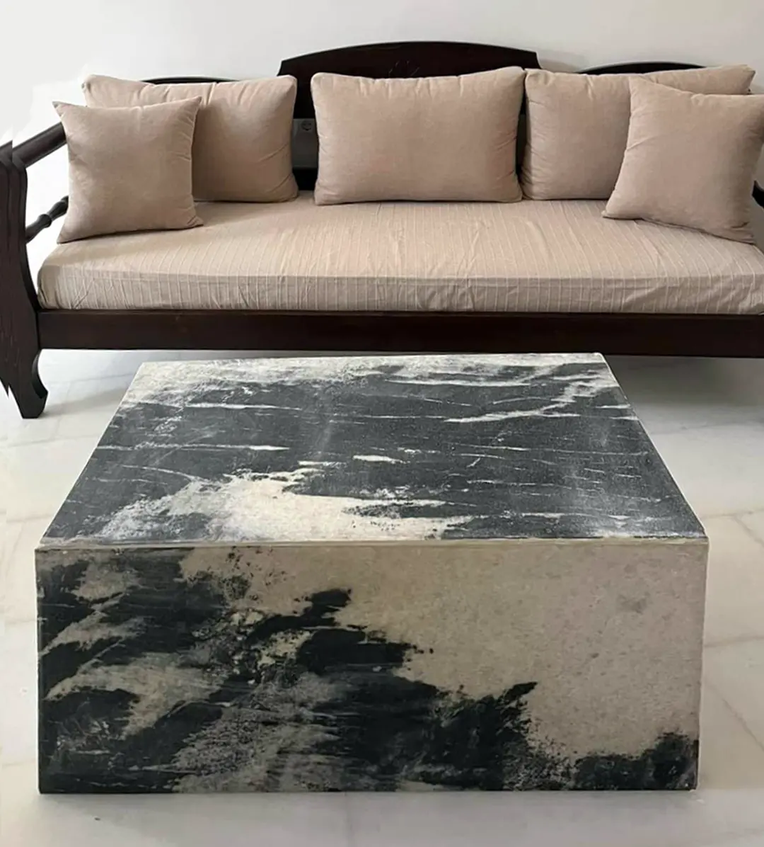 Τραπεζάκι από μαρμαρο Νάξου Τραπεζάκι από μαρμαρο Νάξου